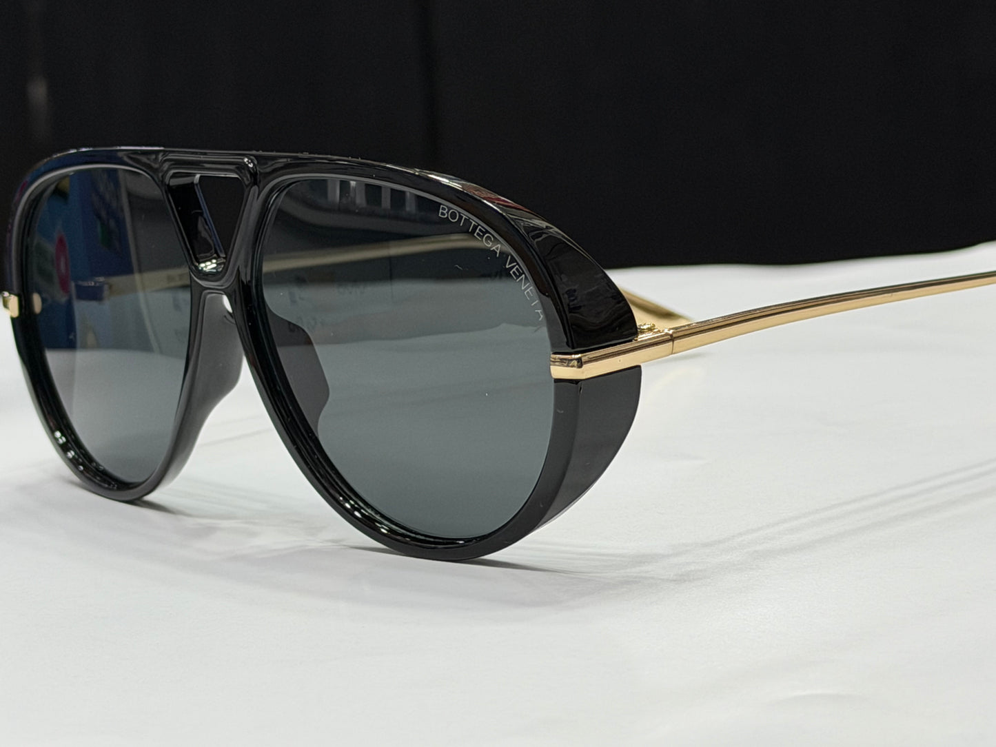 Bottega Veneta Oversized Aviator Sunglasses – (Black/Gold/Grey)