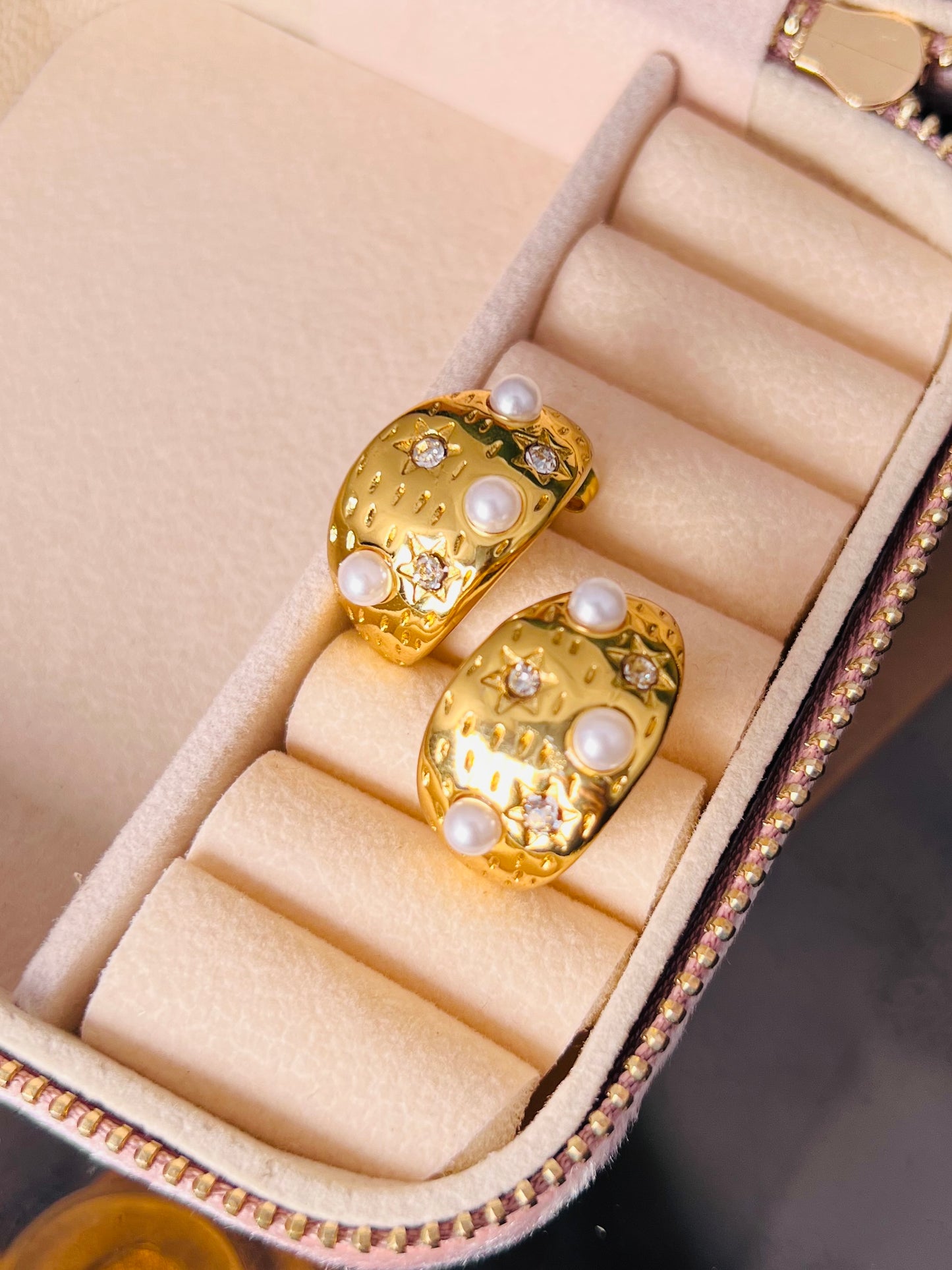 Pearl CC Hoop Earring French Style | Stainless Steel | 18K Gold Plated | Tarnish-Free