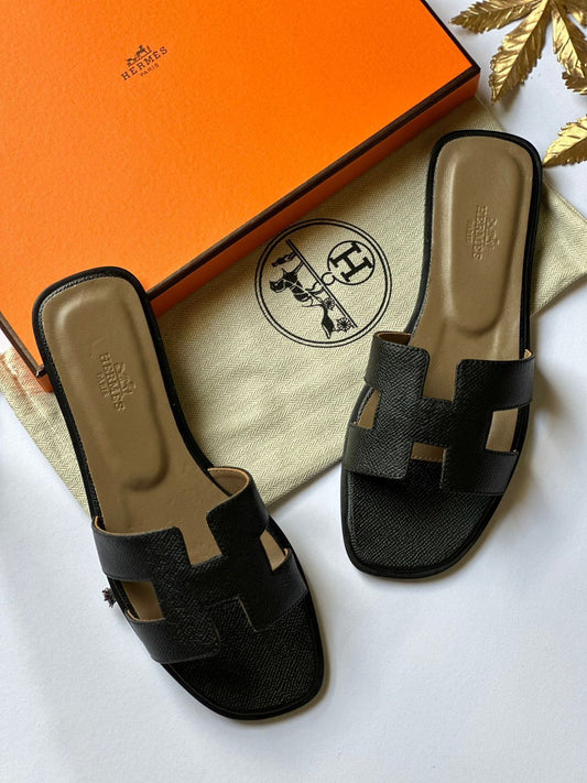 The H slides in black