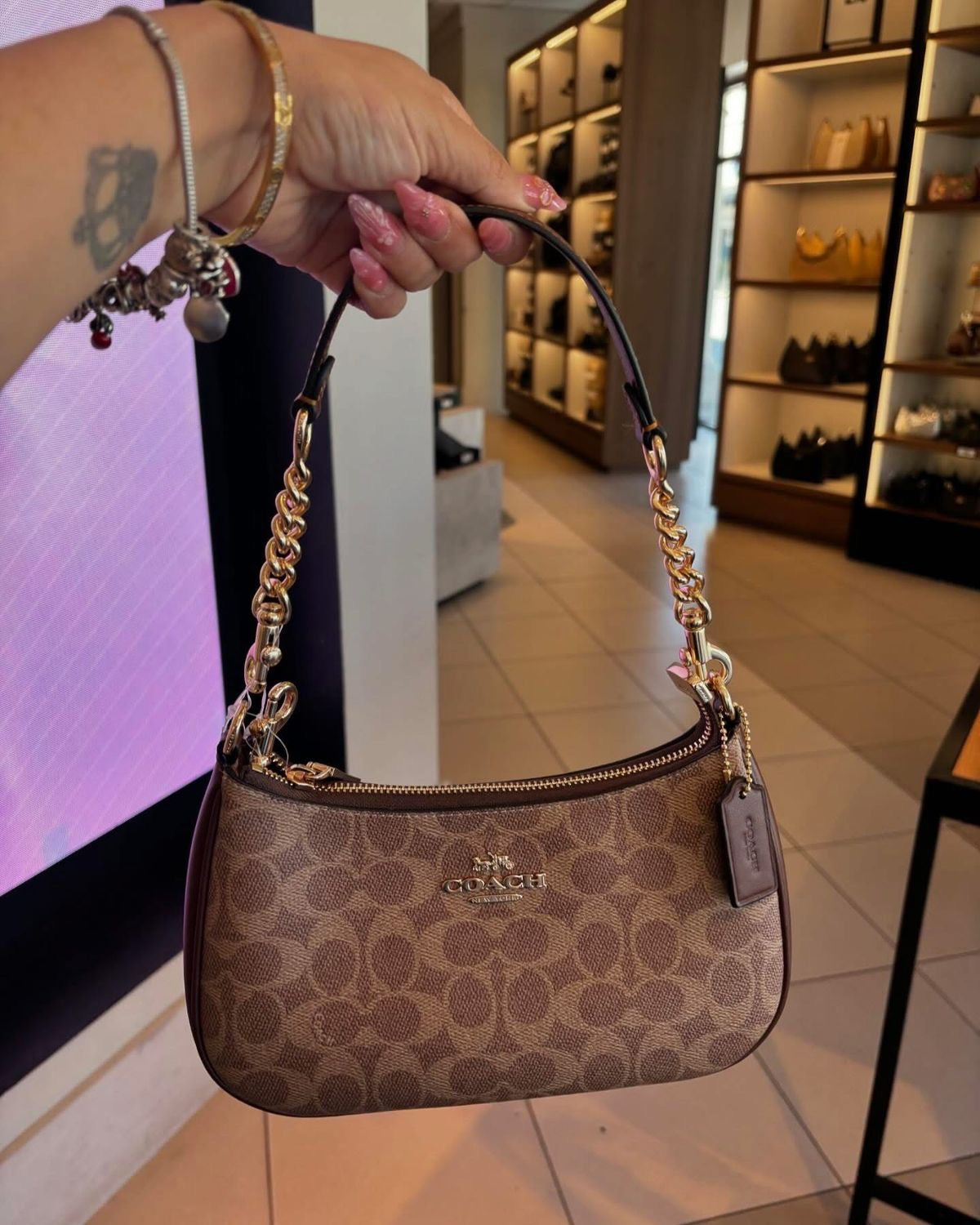 Coach Teri Shoulder Bag Dupe – Signature Canvas (Gold/Tan/Brown)